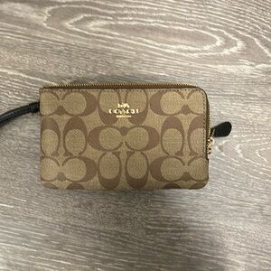 Coach two toned double zipper wristlet. In like new condition. Used once.